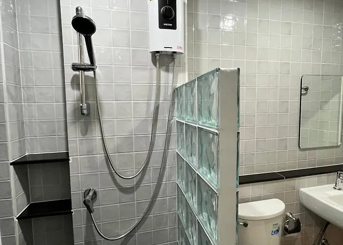105 House With 2 Br 아파트 방콕