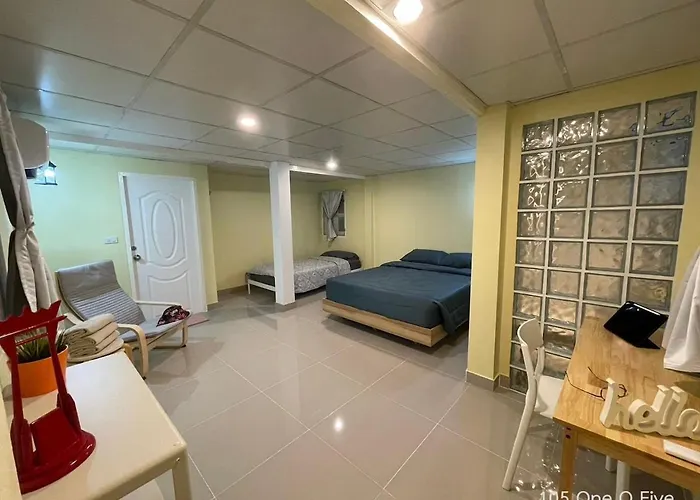 105 House With 2 Br 방콕