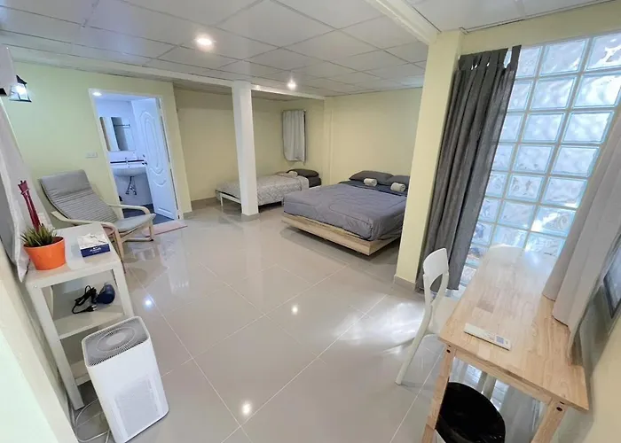 105 House With 2 Br * 방콕